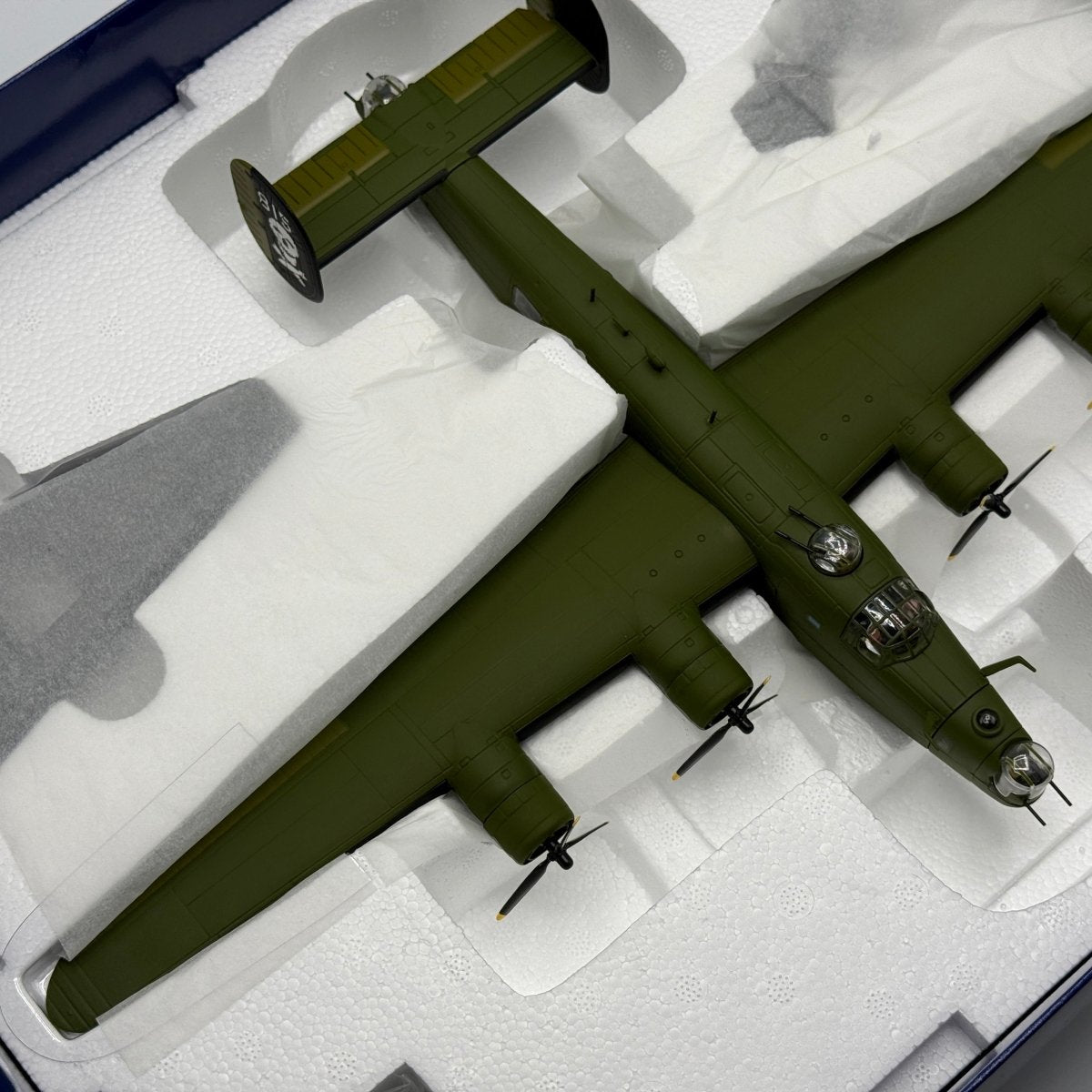 Corgi Aviation AA34004 1:72 Consolidated B - 24D Liberator USAAF Sky Witch - Corgi