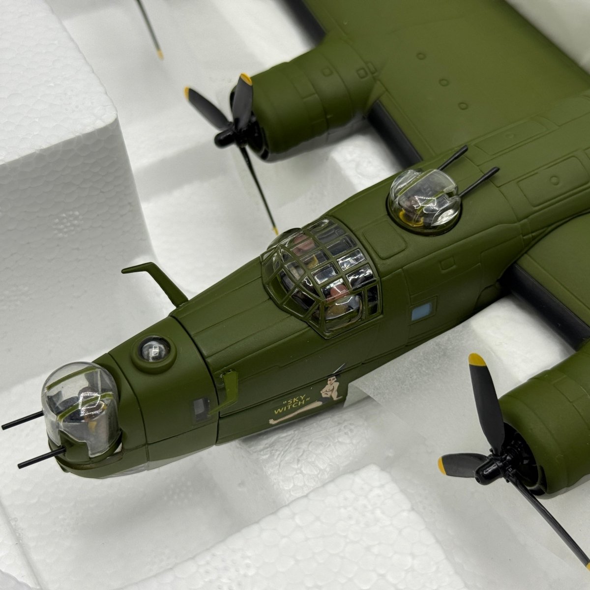 Corgi Aviation AA34004 1:72 Consolidated B - 24D Liberator USAAF Sky Witch - Corgi