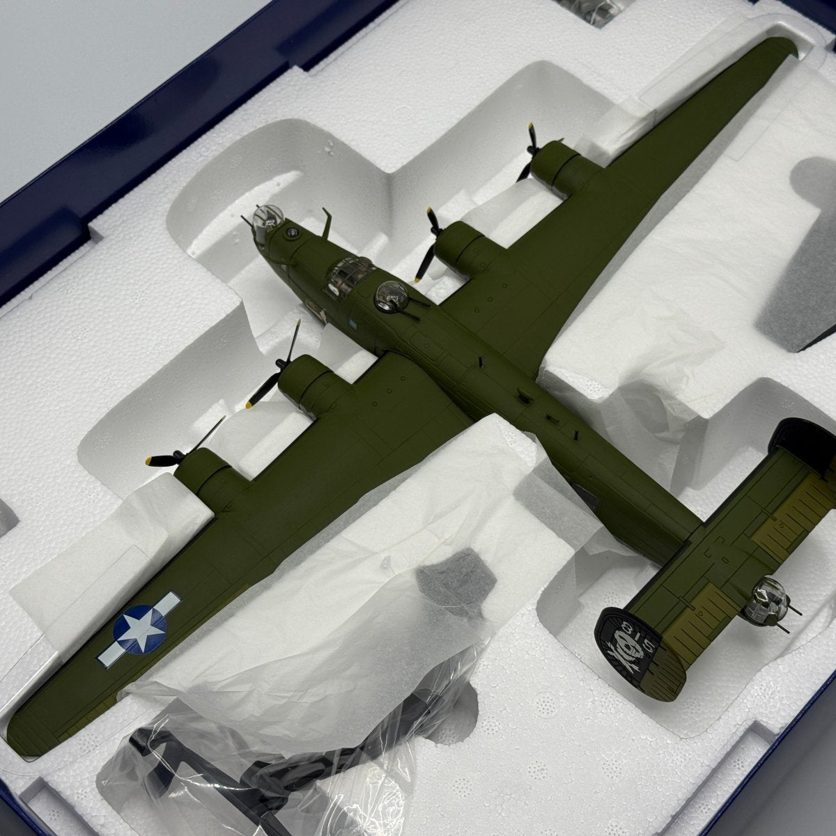 Corgi Aviation AA34004 1:72 Consolidated B - 24D Liberator USAAF Sky Witch - Corgi