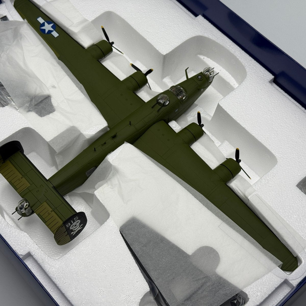 Corgi Aviation AA34004 1:72 Consolidated B - 24D Liberator USAAF Sky Witch - Corgi