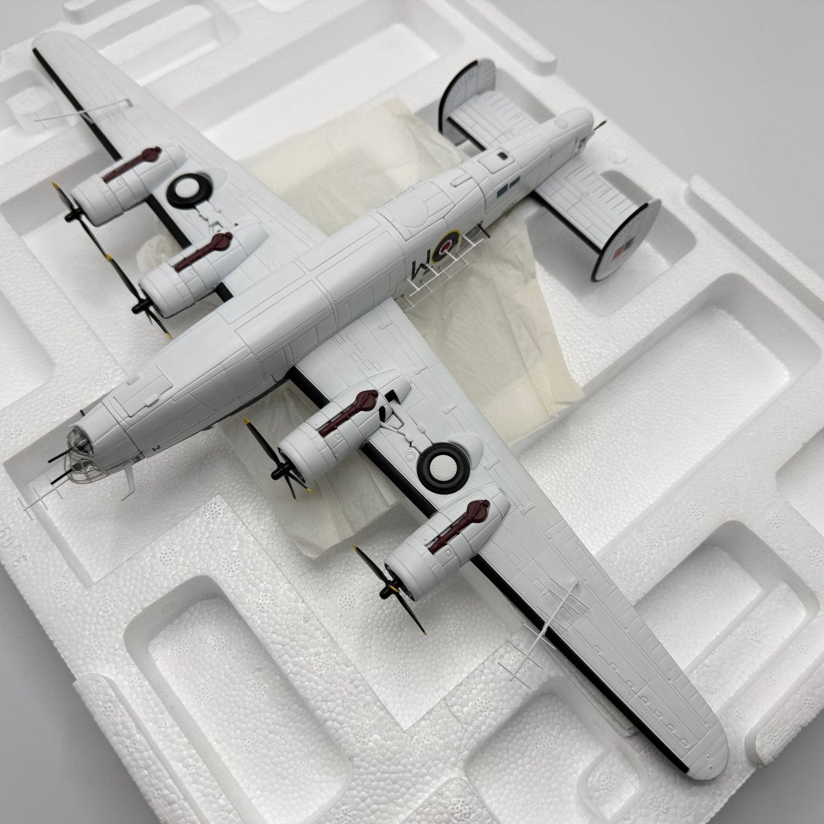 Corgi Aviation AA34005 1:72 Consolidated B - 24D Liberator RAF No.120 Sqn - Corgi
