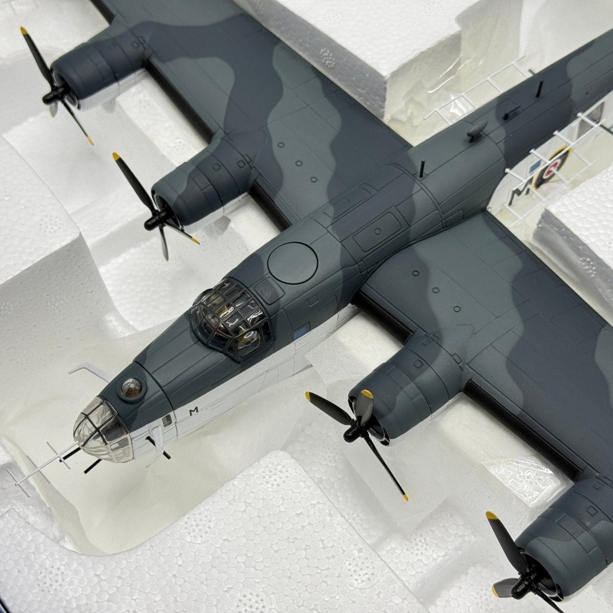 Corgi Aviation AA34005 1:72 Consolidated B - 24D Liberator RAF No.120 Sqn - Corgi