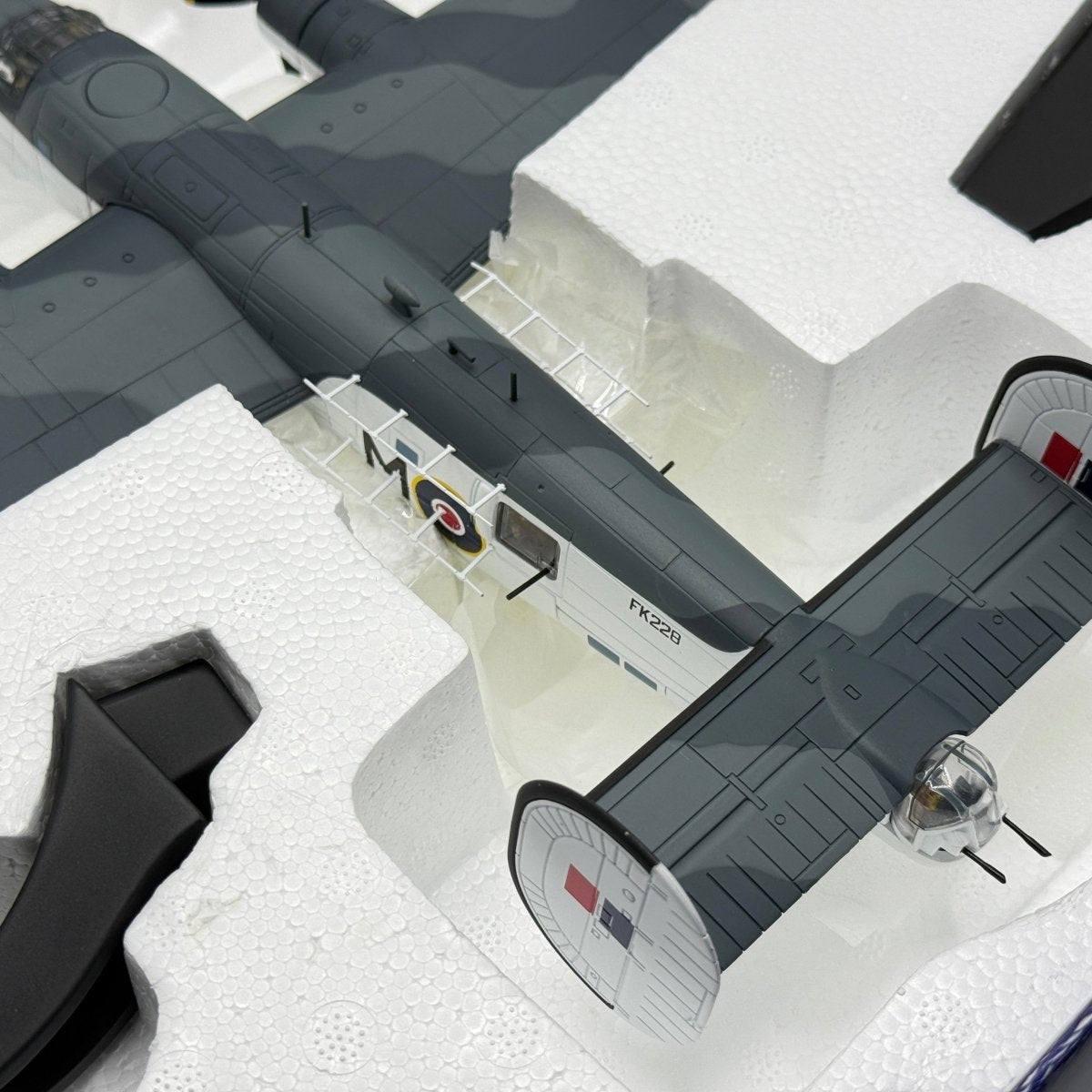 Corgi Aviation AA34005 1:72 Consolidated B - 24D Liberator RAF No.120 Sqn - Corgi