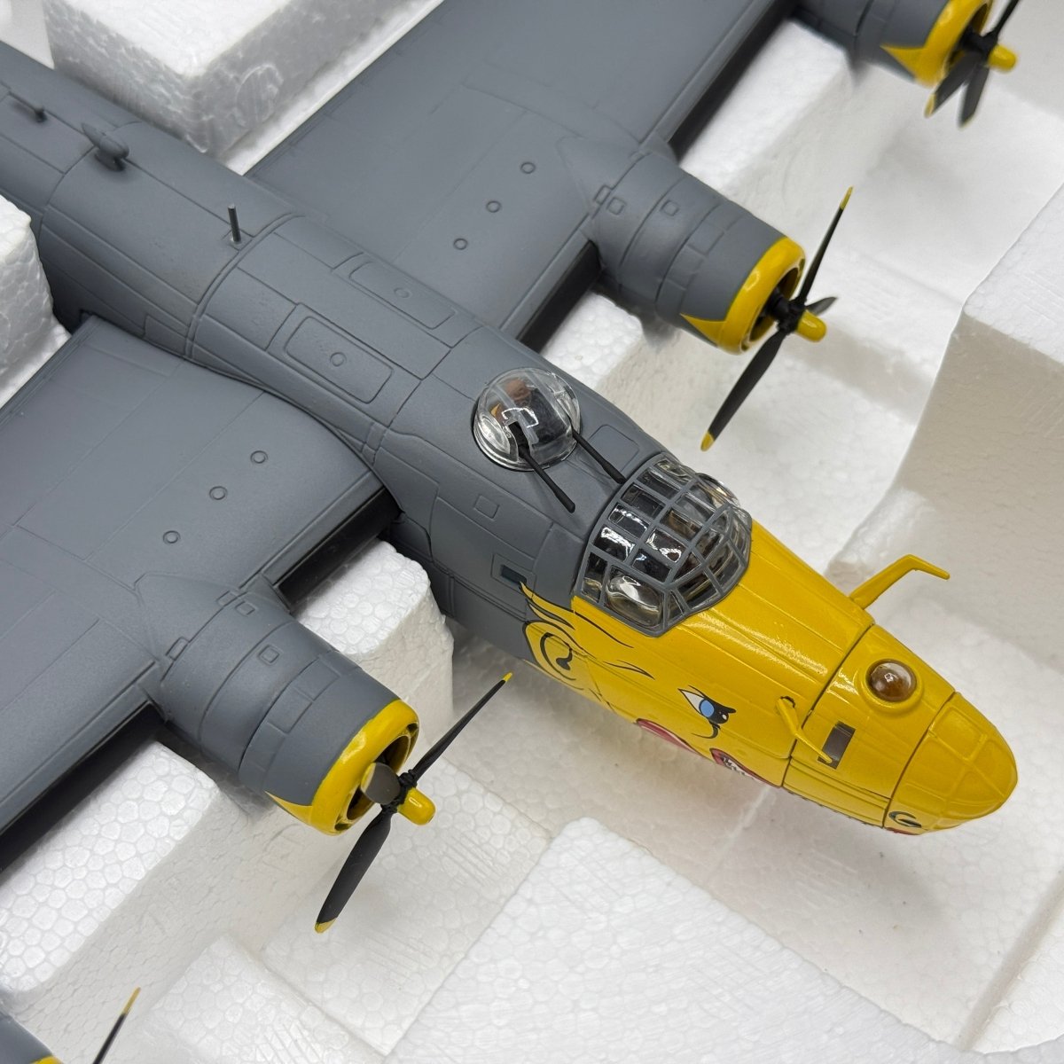 Corgi Aviation AA34015 1:72 Consolidated B - 24H Liberator USAAF 459th BG - Corgi