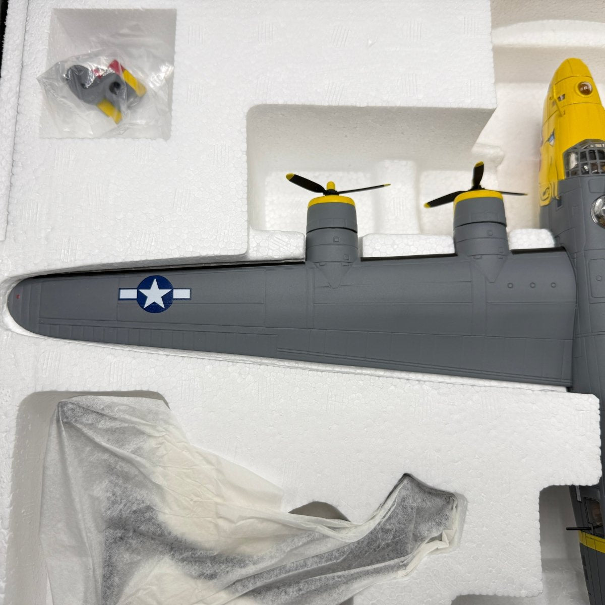 Corgi Aviation AA34015 1:72 Consolidated B - 24H Liberator USAAF 459th BG - Corgi