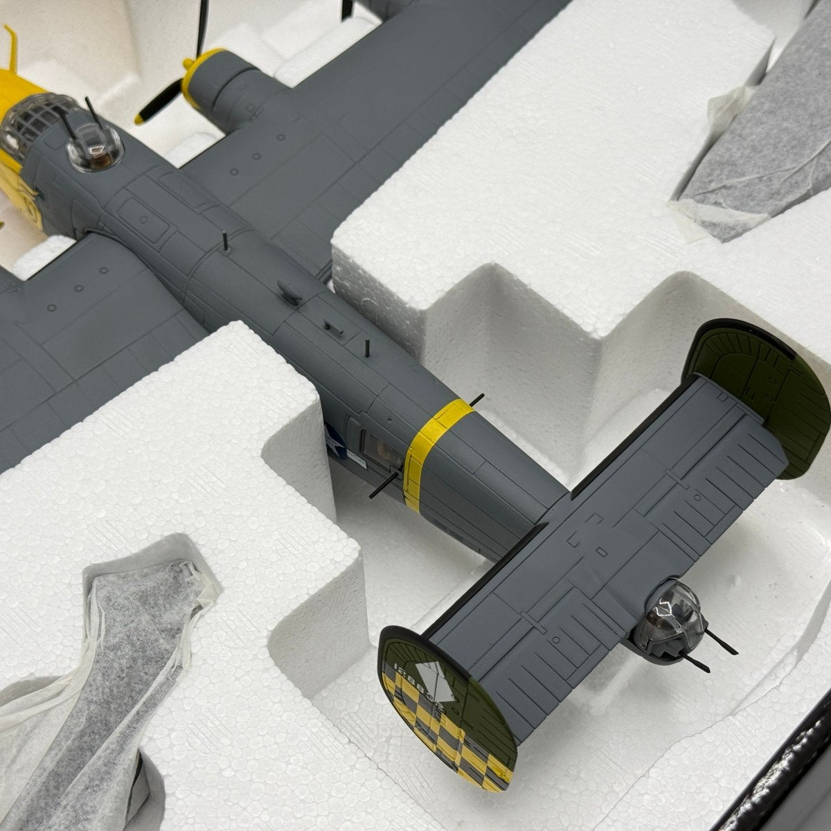 Corgi Aviation AA34015 1:72 Consolidated B - 24H Liberator USAAF 459th BG - Corgi