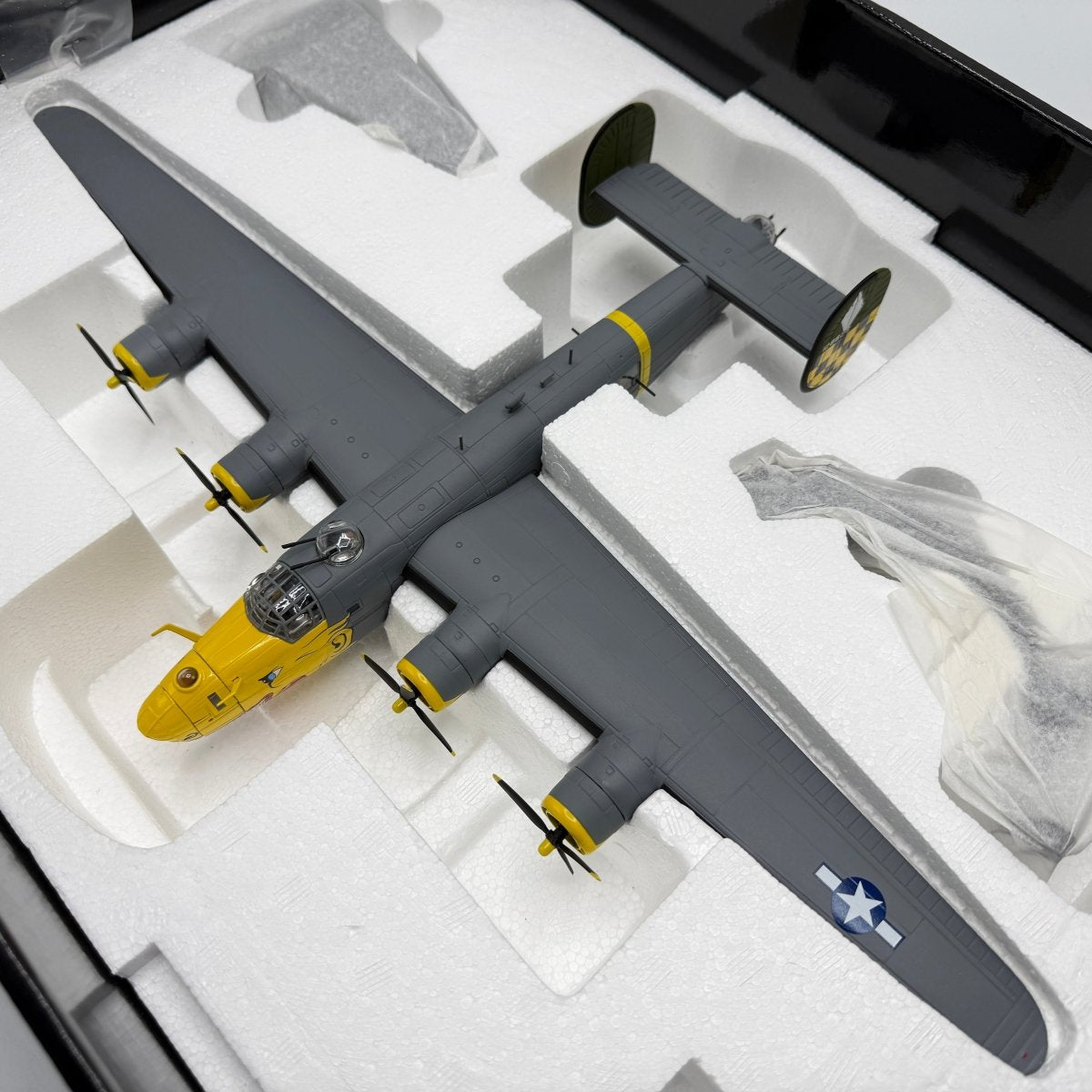 Corgi Aviation AA34015 1:72 Consolidated B - 24H Liberator USAAF 459th BG - Corgi