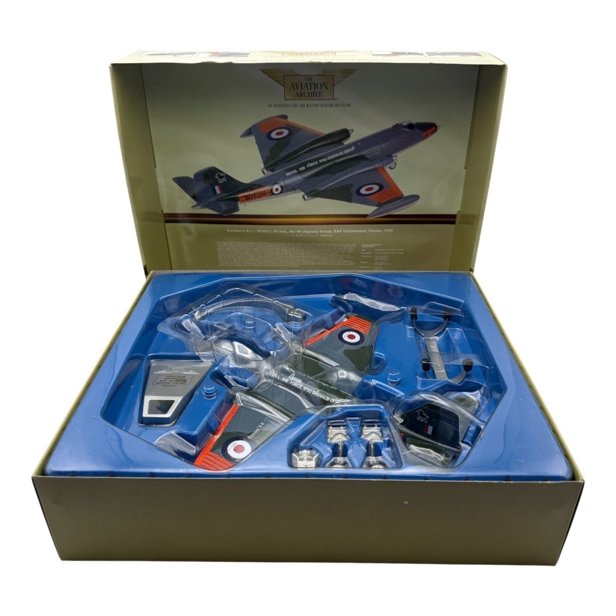 Corgi Aviation AA34703 1:72 Canberra B.2, 98 Sqn RAF Cottesmore 1970 Diecast - Corgi