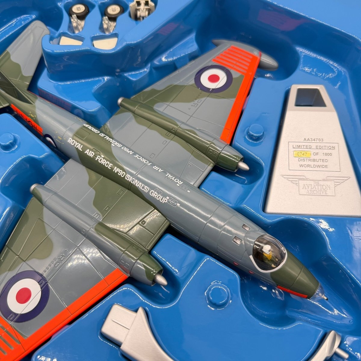 Corgi Aviation AA34703 1:72 English Electric Canberra B.Mk 2 WH911 - Corgi