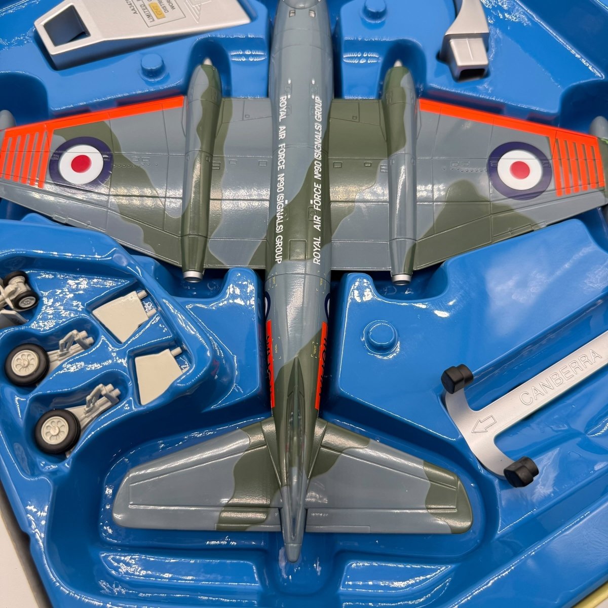 Corgi Aviation AA34703 1:72 English Electric Canberra B.Mk 2 WH911 - Corgi