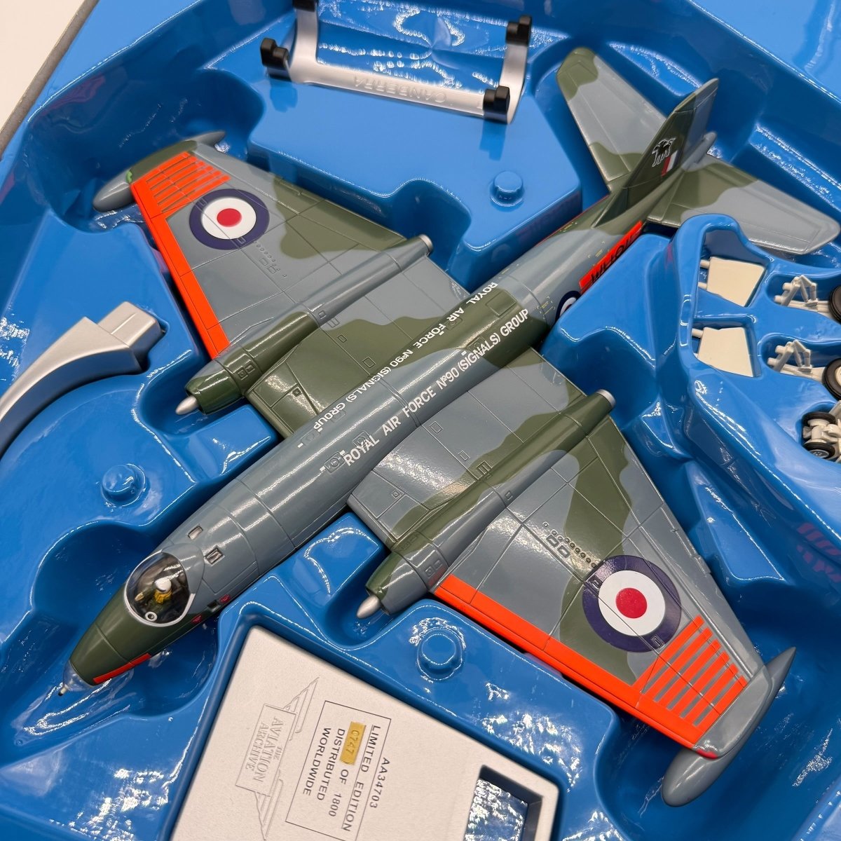 Corgi Aviation AA34703 1:72 English Electric Canberra B.Mk 2 WH911 - Corgi