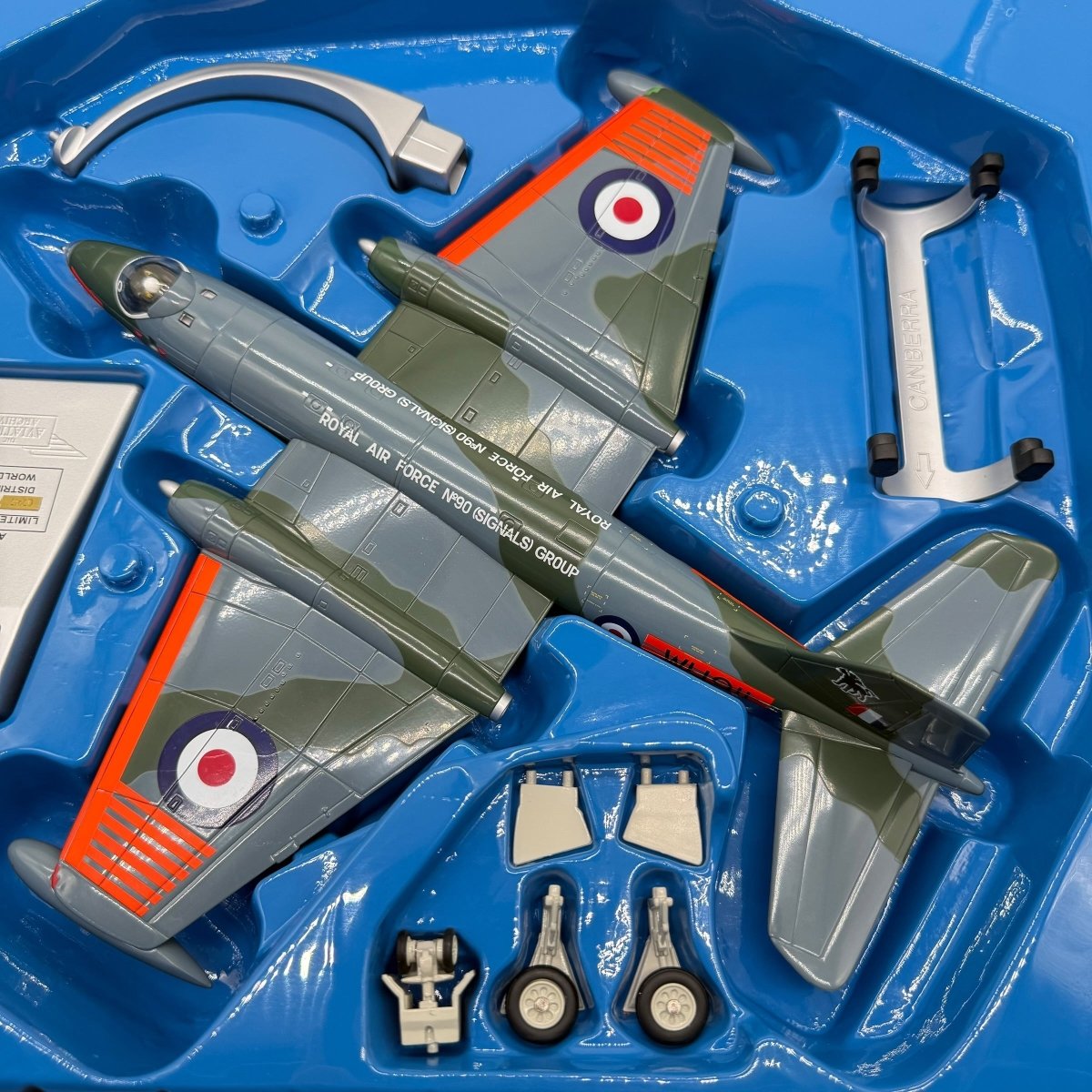 Corgi Aviation AA34703 1:72 English Electric Canberra B.Mk 2 WH911 - Corgi