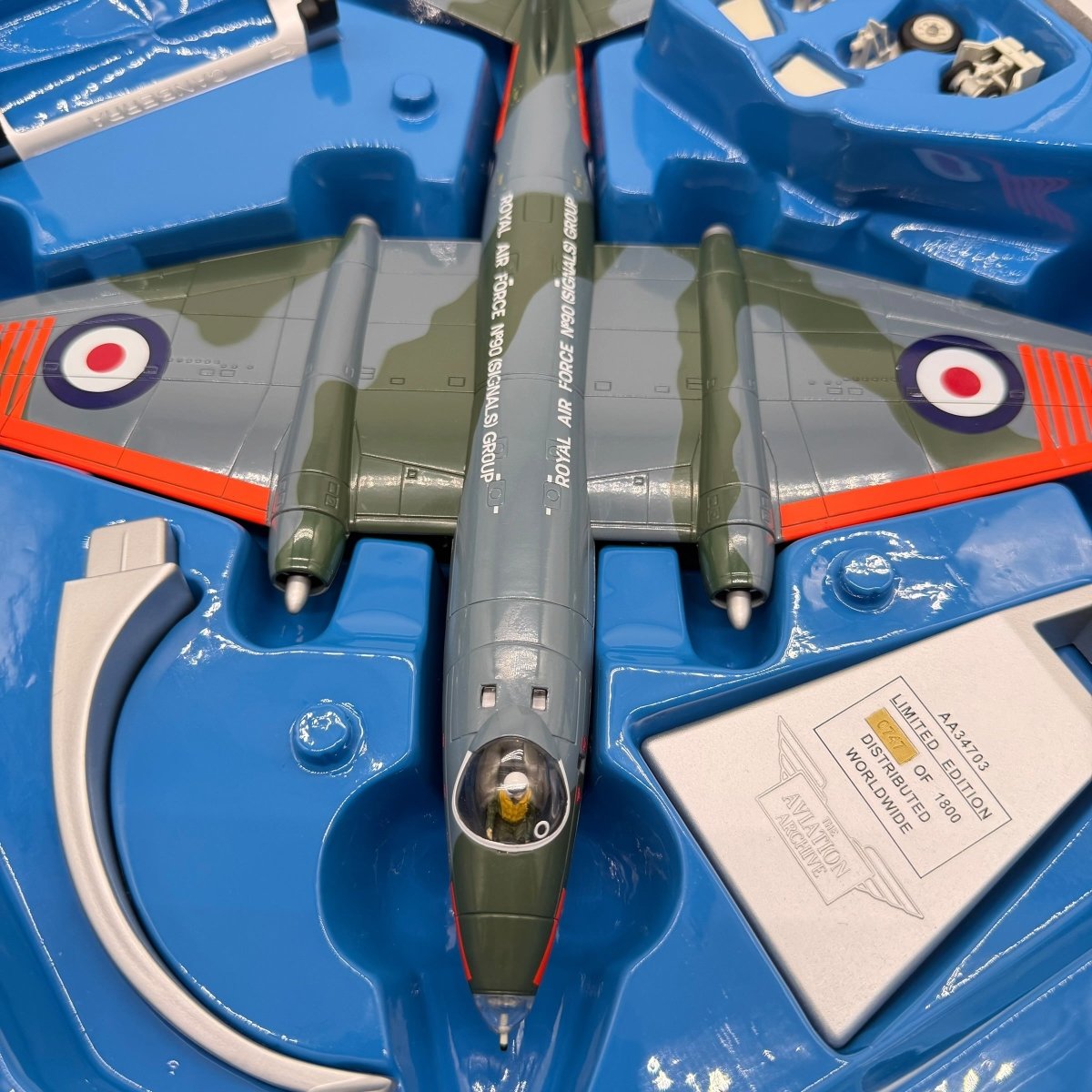 Corgi Aviation AA34703 1:72 English Electric Canberra B.Mk 2 WH911 - Corgi