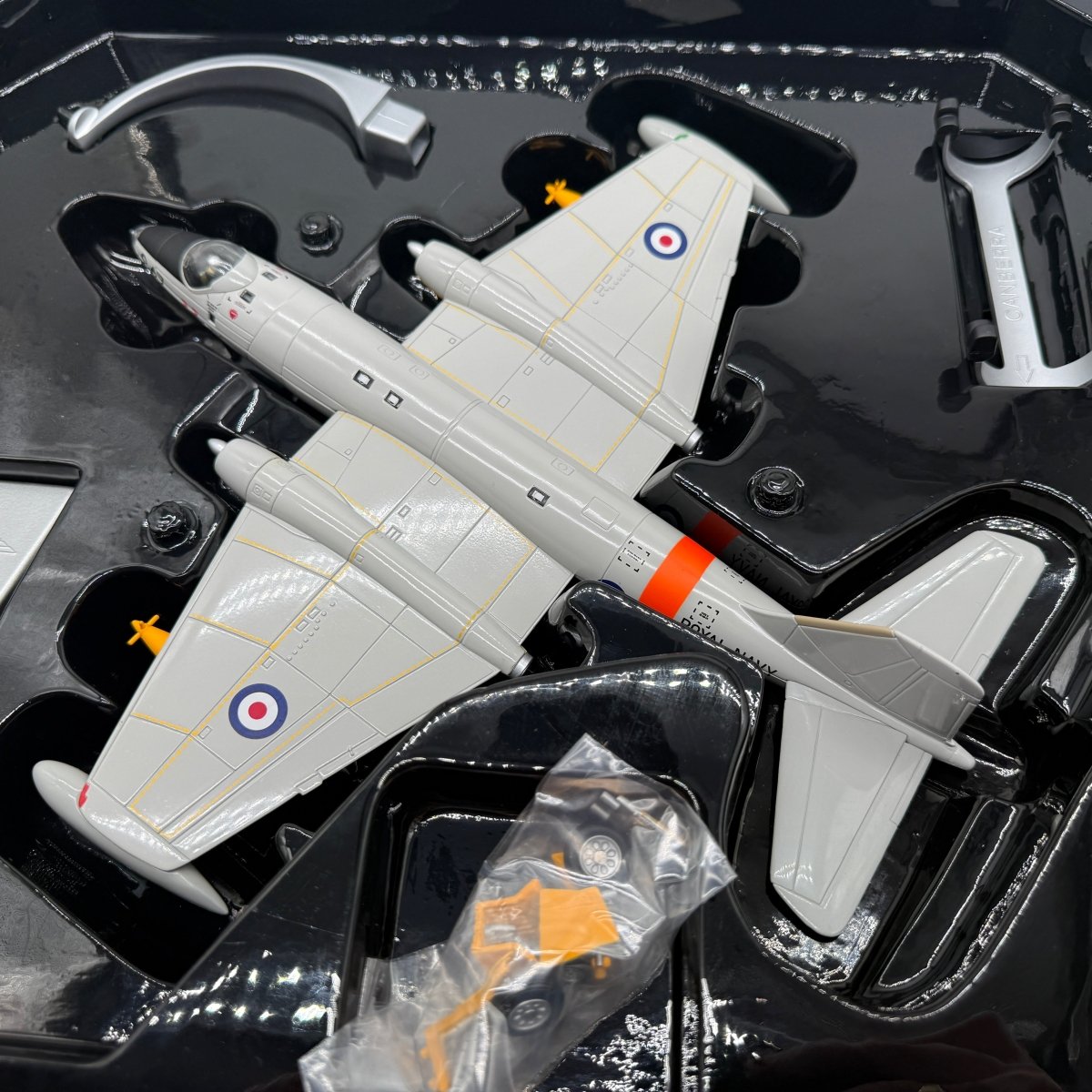 Corgi Aviation AA34707 1:72 Canberra TT.Mk 18 RN Yeovilton - Corgi