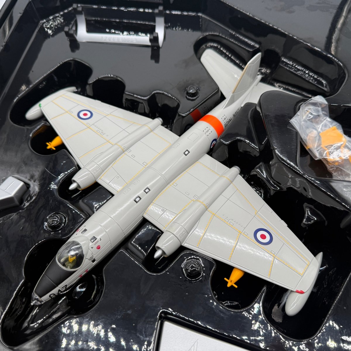 Corgi Aviation AA34707 1:72 Canberra TT.Mk 18 RN Yeovilton - Corgi