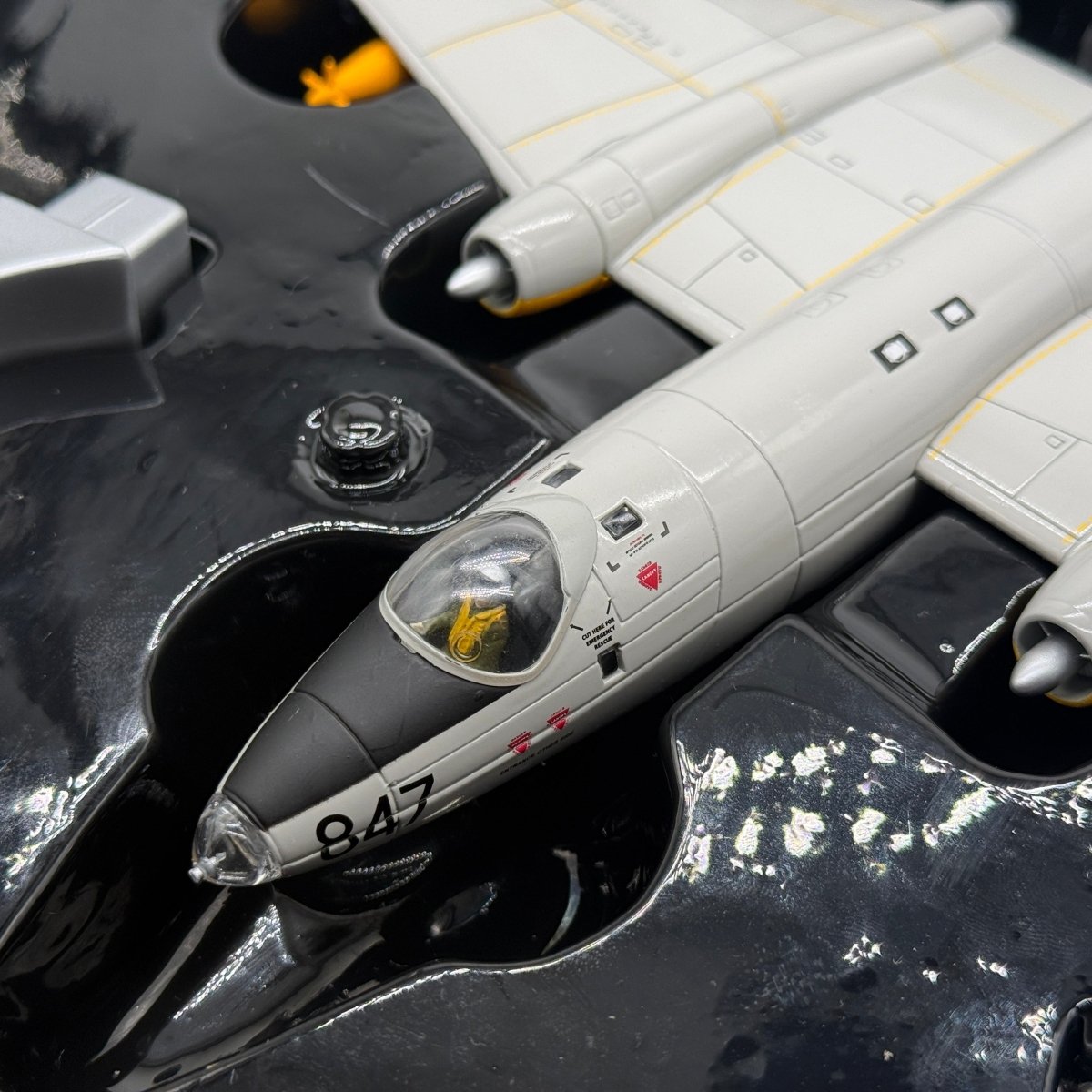 Corgi Aviation AA34707 1:72 Canberra TT.Mk 18 RN Yeovilton - Corgi