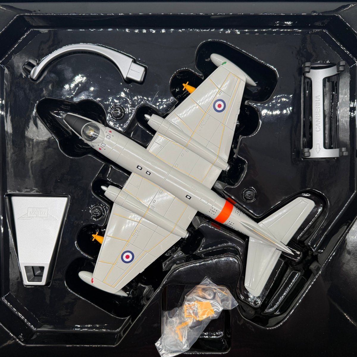 Corgi Aviation AA34707 1:72 Canberra TT.Mk 18 RN Yeovilton - Corgi