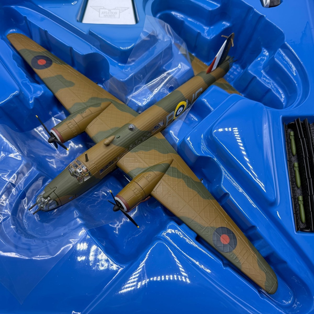 Corgi Aviation AA34801 1:72 Vickers Wellington Mk I RAF No.9 Sqn - Corgi