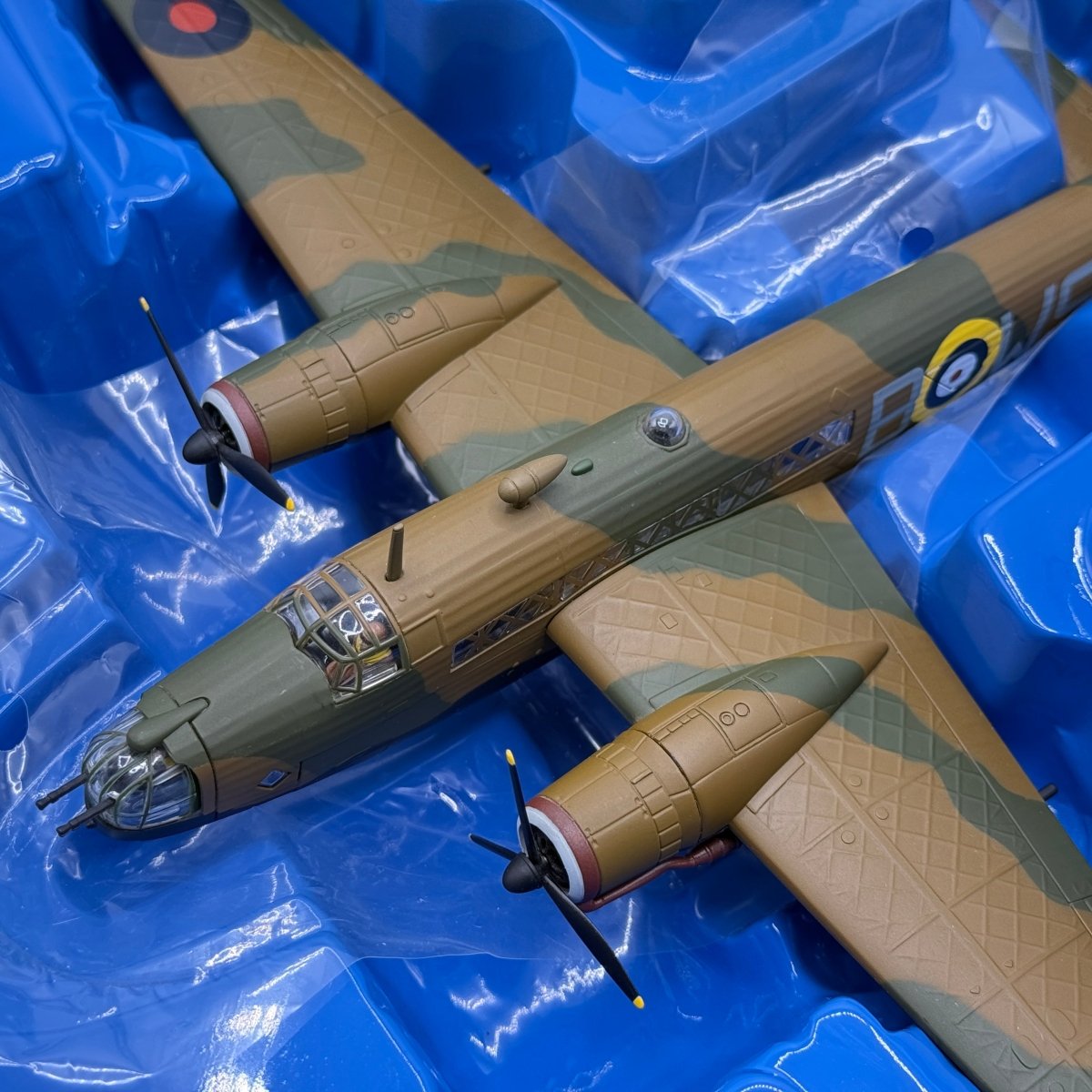 Corgi Aviation AA34801 1:72 Vickers Wellington Mk I RAF No.9 Sqn - Corgi
