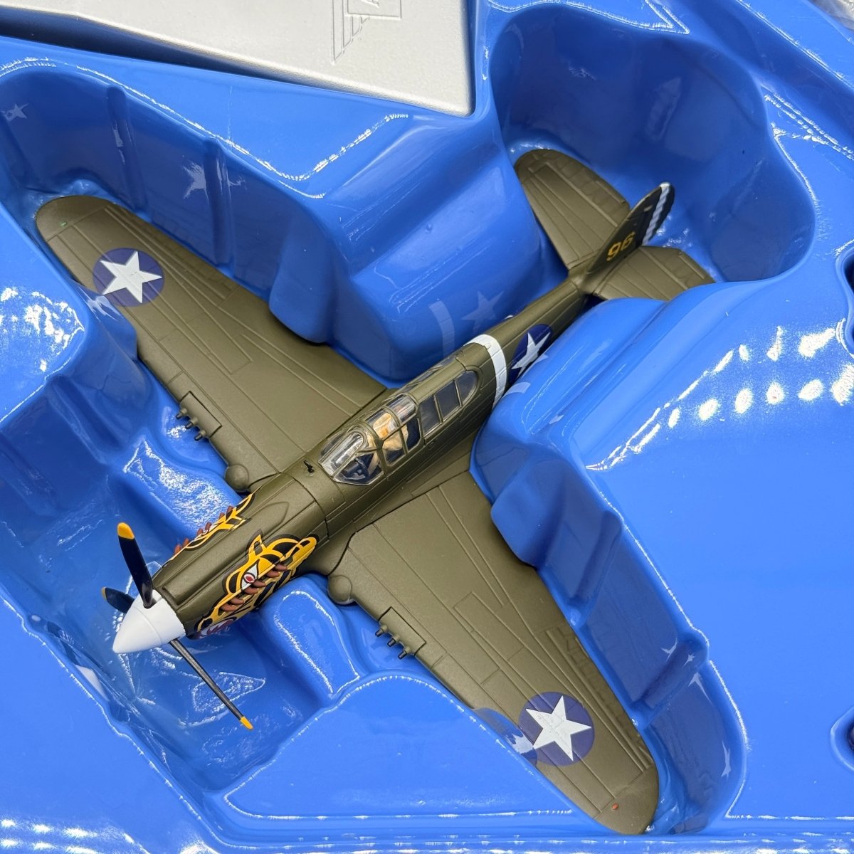 Corgi Aviation AA35205 1:72 Curtiss P - 40E Warhawk Aleutian Tigers 1943 - Corgi