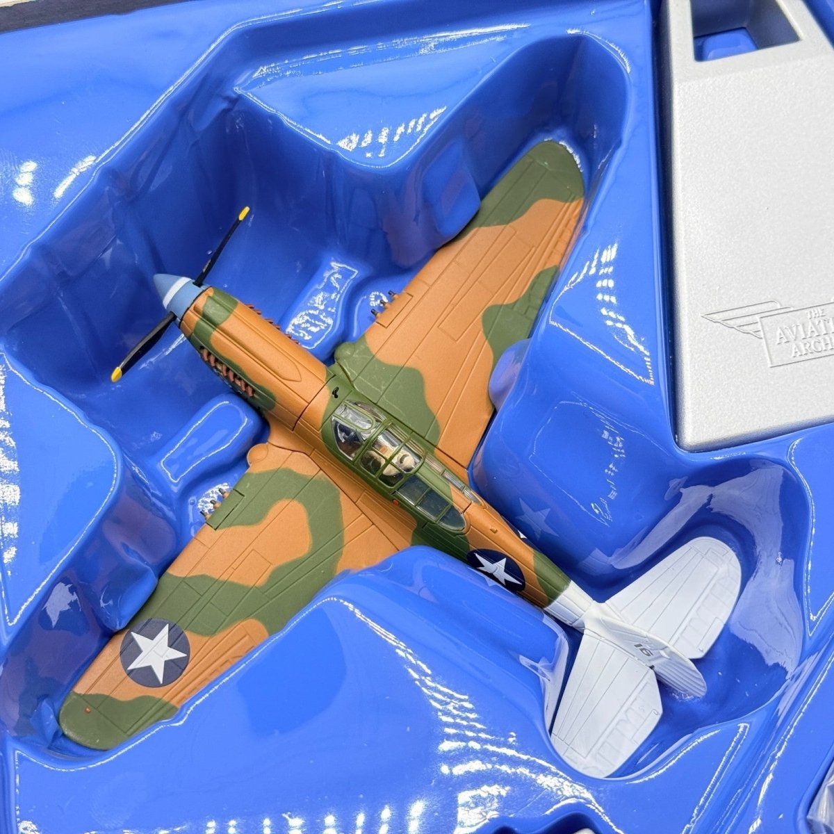 Corgi Aviation AA35211 1:72 P - 40E Warhawk 'Typhoon McGoon' Lt Clyde V Kinsley - Corgi