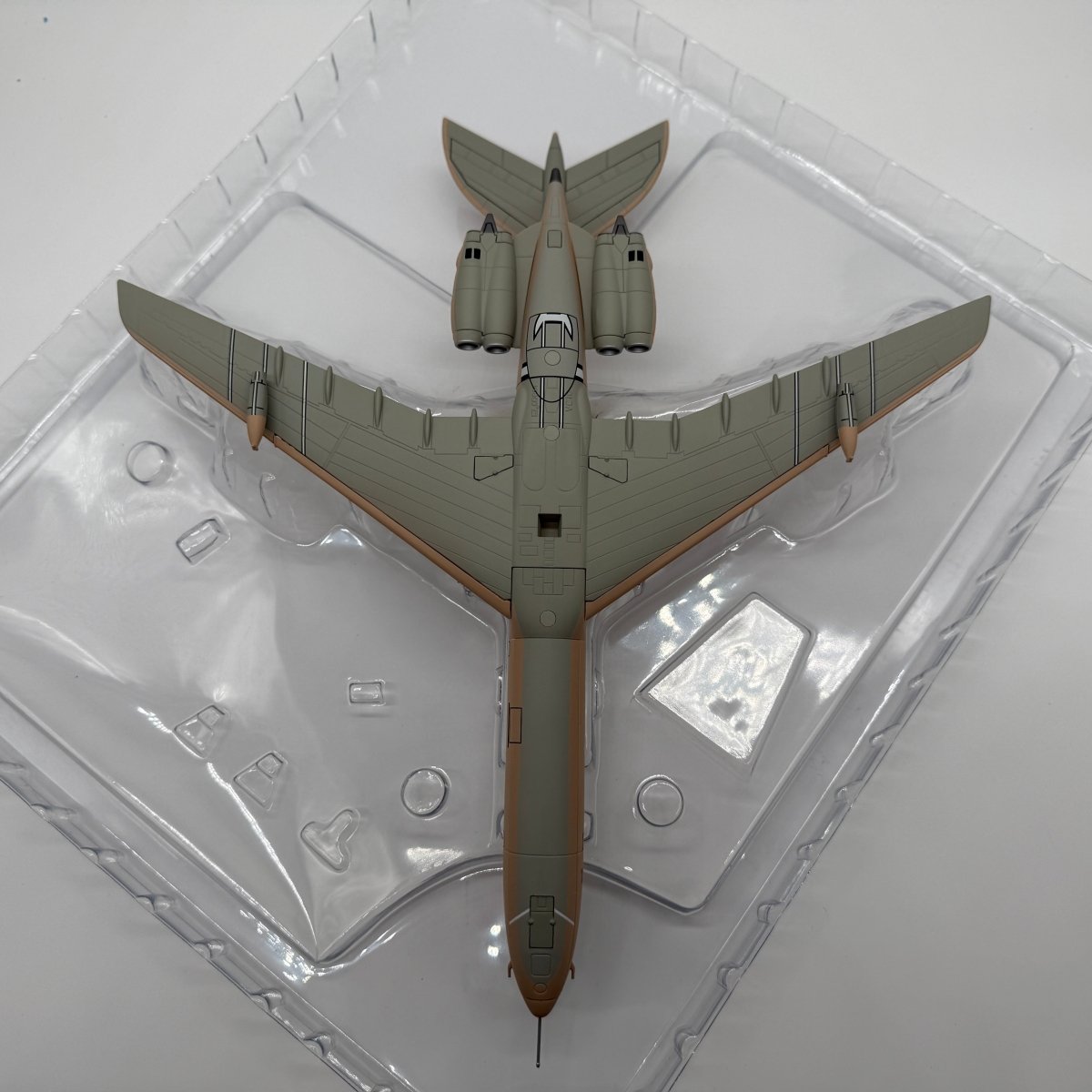 Corgi Aviation AA37003 1:144 Vickers VC10 RAF No.101 - Corgi