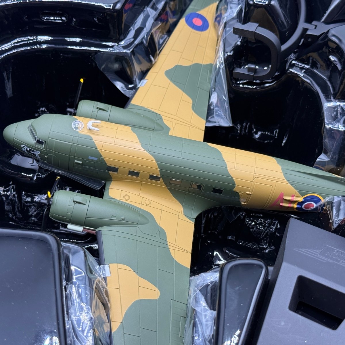Corgi Aviation AA38204 1:72 Douglas C - 47 Skytrain RAF No.267 Pegasus Sqn - Corgi