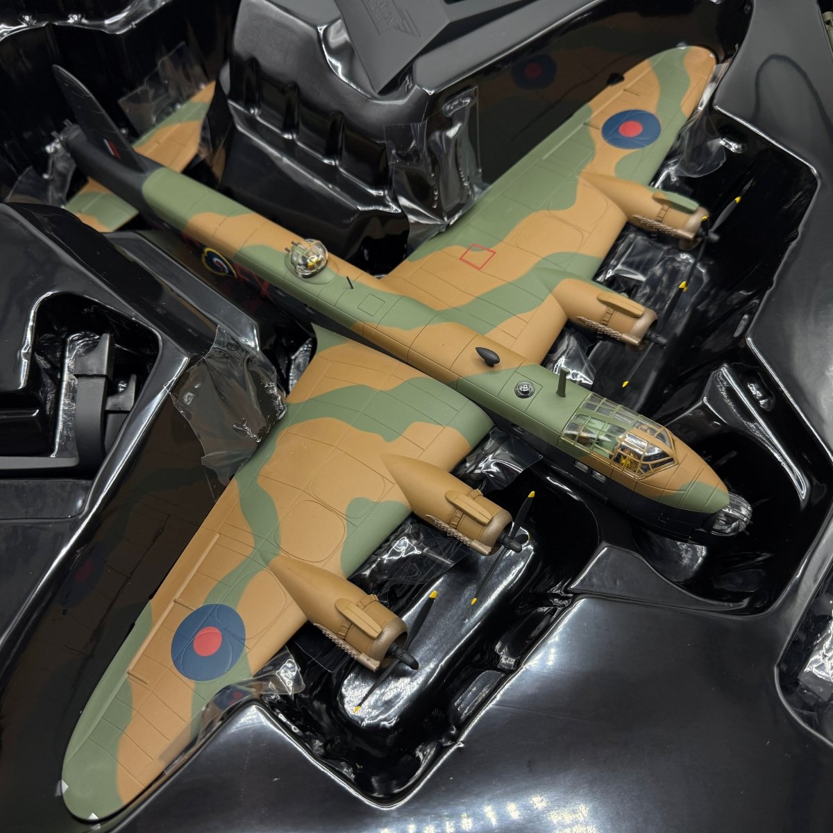 Corgi Aviation AA39504 1:72 Short Stirling B.Mk III No.199 Sqn Gremlin Teaser - Corgi