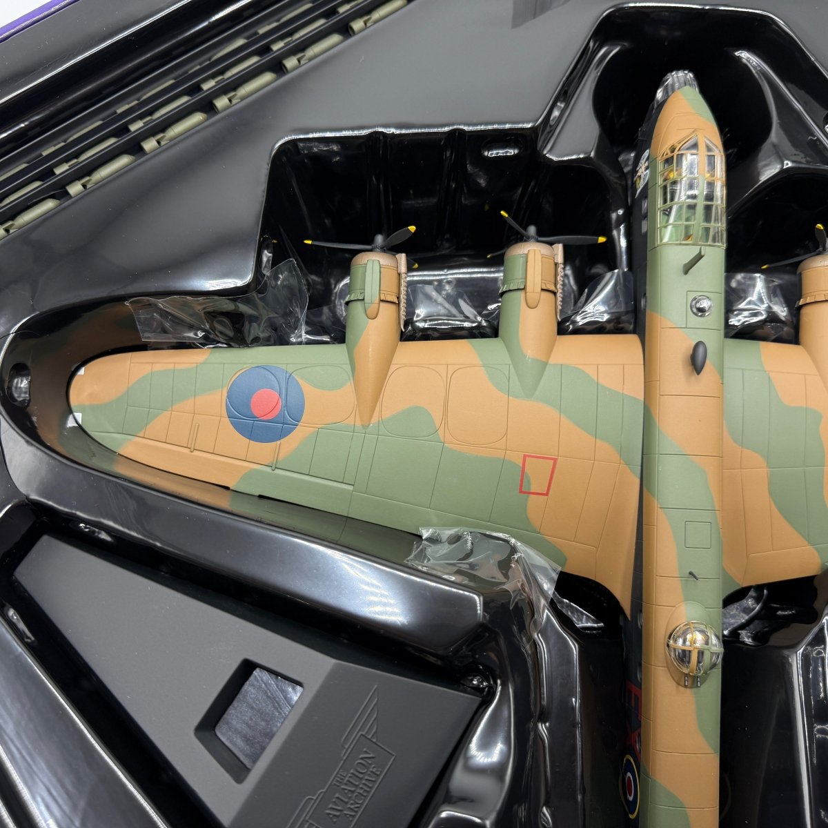 Corgi Aviation AA39504 1:72 Short Stirling B.Mk III No.199 Sqn Gremlin Teaser - Corgi