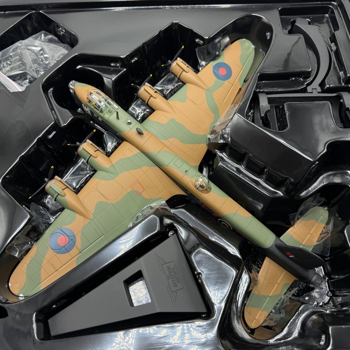 Corgi Aviation AA39504 1:72 Short Stirling B.Mk III No.199 Sqn Gremlin Teaser - Corgi