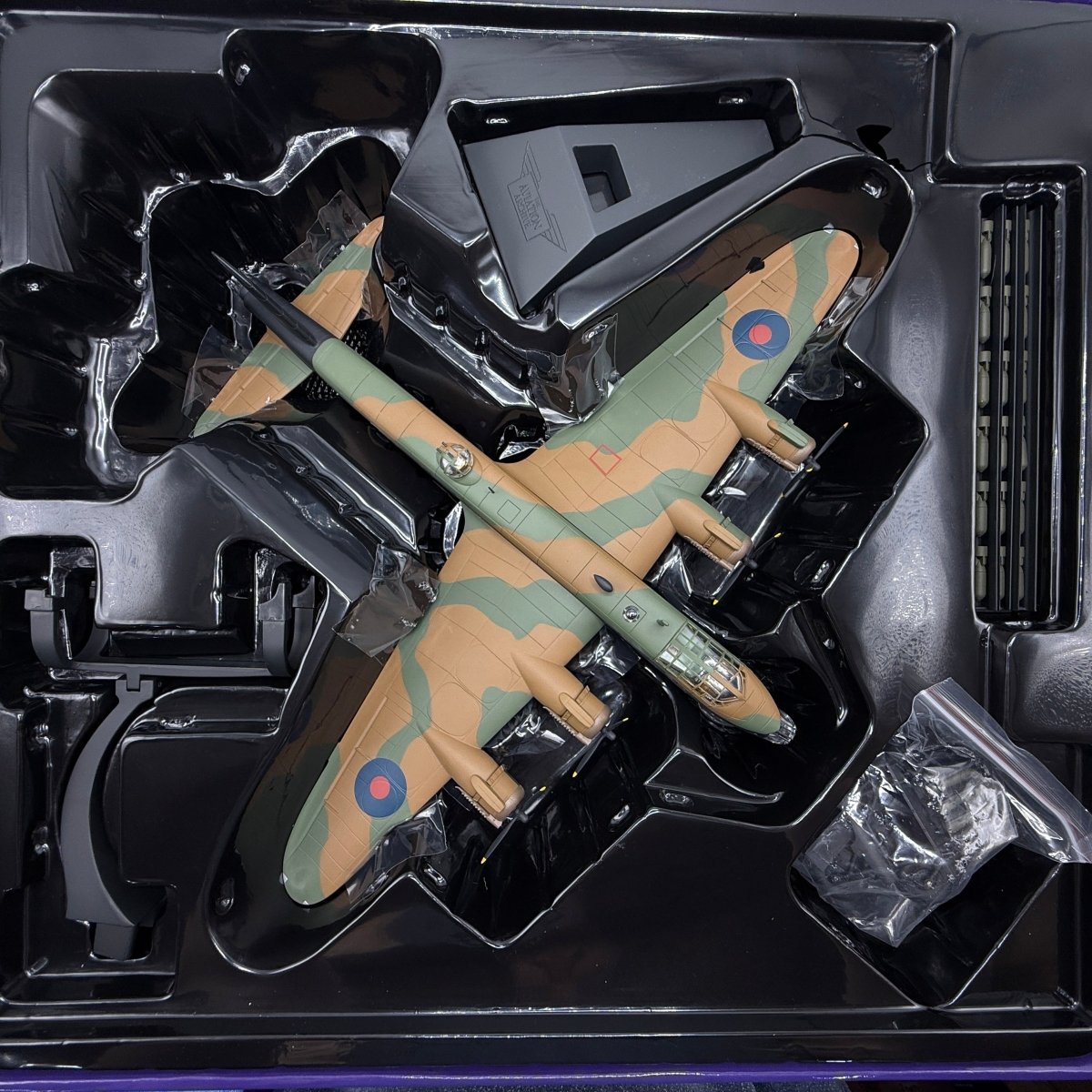 Corgi Aviation AA39504 1:72 Short Stirling B.Mk III No.199 Sqn Gremlin Teaser - Corgi