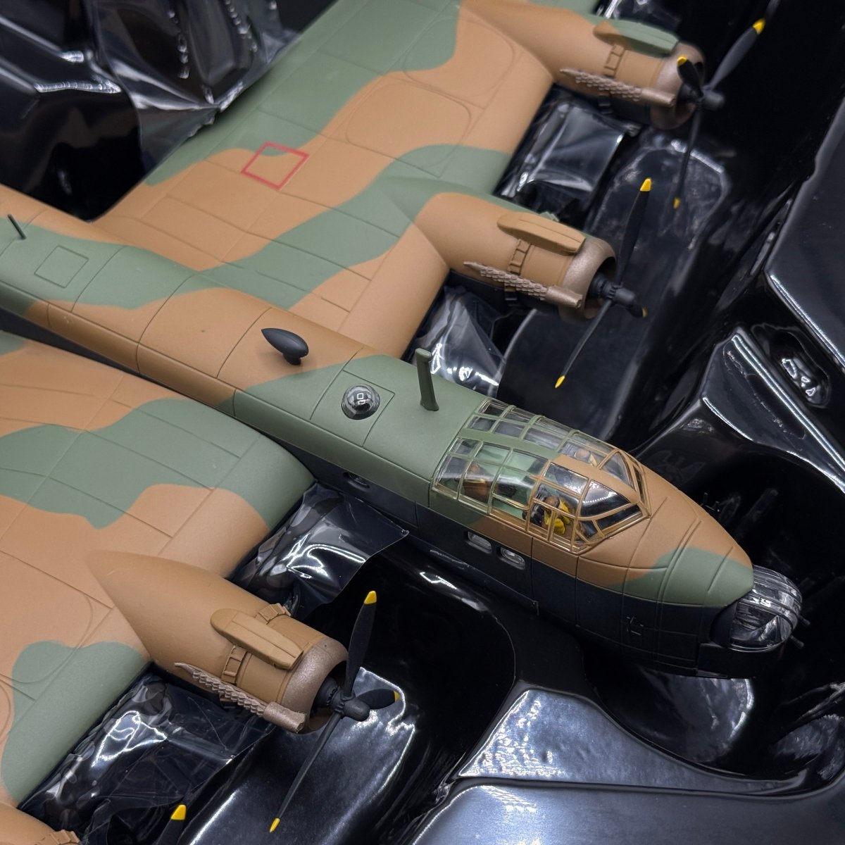 Corgi Aviation AA39504 1:72 Short Stirling B.Mk III No.199 Sqn Gremlin Teaser - Corgi