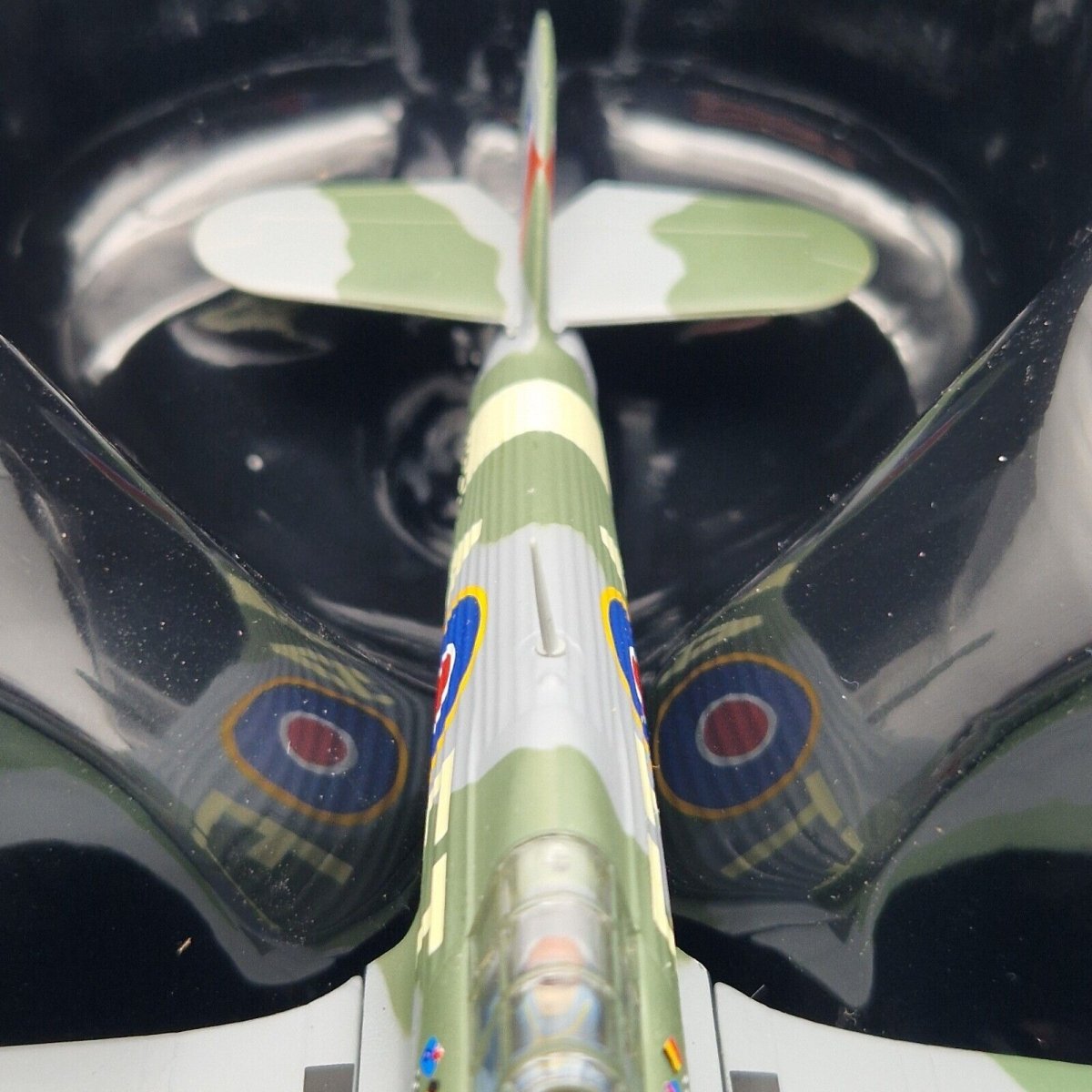 Corgi Aviation Archive 1:72 Hawker Hurricane Mk. IICBN230 FT - A 43 Sqn RAF AA39702A - Corgi