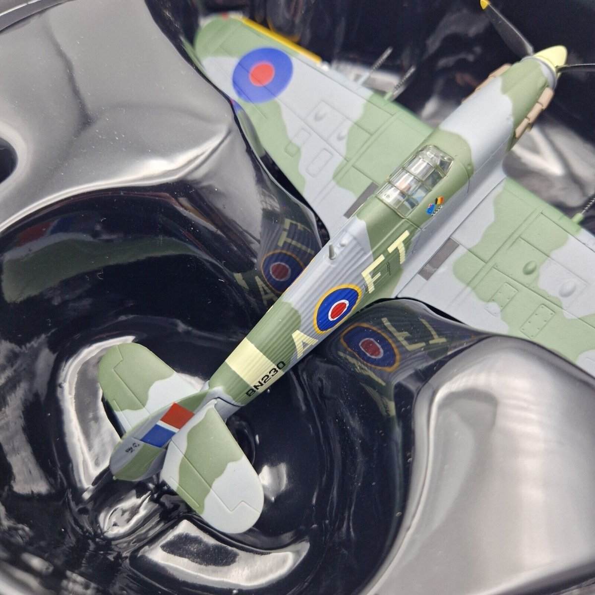 Corgi Aviation Archive 1:72 Hawker Hurricane Mk. IICBN230 FT - A 43 Sqn RAF AA39702A - Corgi