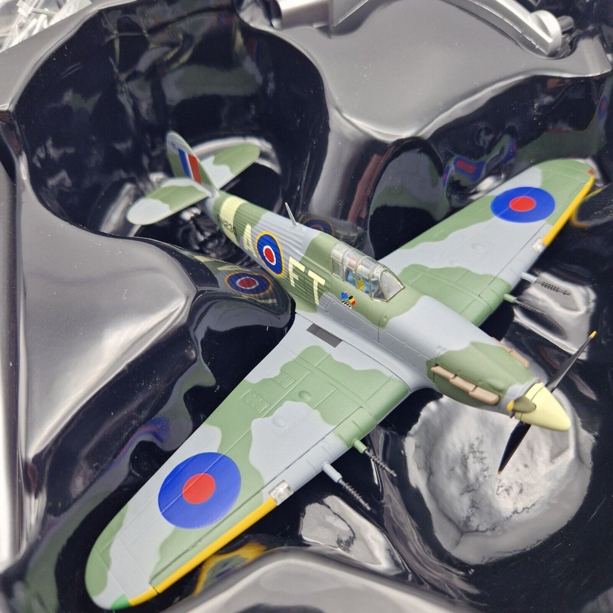 Corgi Aviation Archive 1:72 Hawker Hurricane Mk. IICBN230 FT - A 43 Sqn RAF AA39702A - Corgi