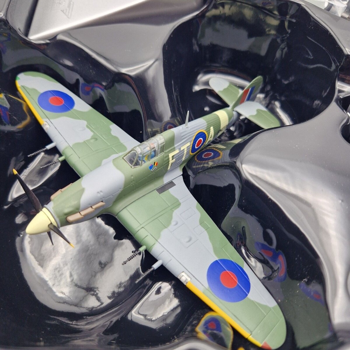 Corgi Aviation Archive 1:72 Hawker Hurricane Mk. IICBN230 FT - A 43 Sqn RAF AA39702A - Corgi