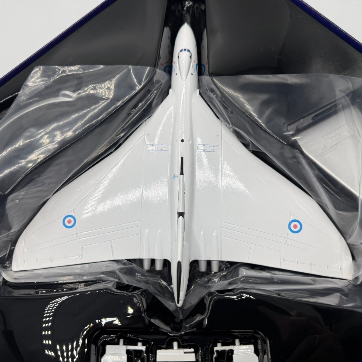 Corgi Aviation Archive 1:144 AA31208 Vulcan B.2 XH558, 230 OCU, RAF Waddington - Corgi