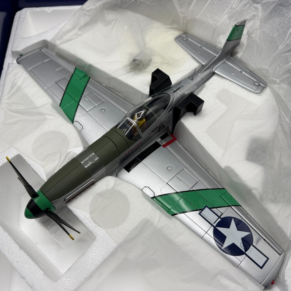 Corgi Aviation Archive 1:32 AA34401 P - 51D Mustang 'Stinger VII' Major Robert W - Corgi
