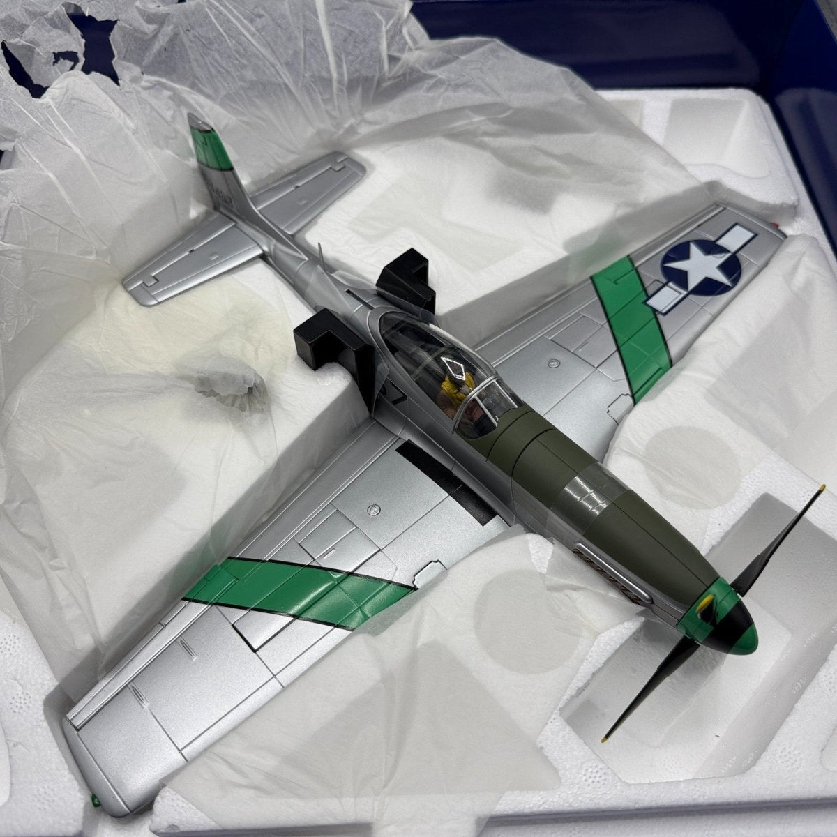 Corgi Aviation Archive 1:32 AA34401 P - 51D Mustang 'Stinger VII' Major Robert W - Corgi