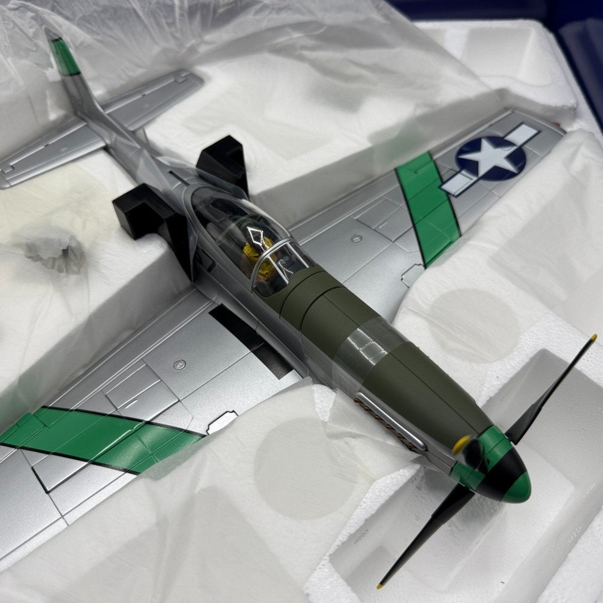 Corgi Aviation Archive 1:32 AA34401 P - 51D Mustang 'Stinger VII' Major Robert W - Corgi