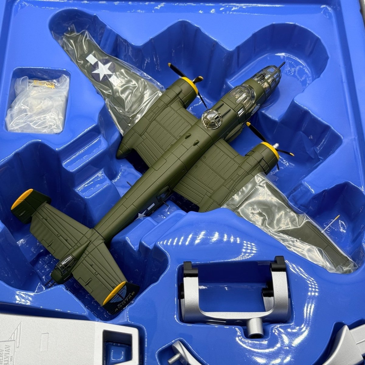 Corgi Aviation Archive 1:72 AA35301 B - 25J Mitchell "Heavenly Body" 42nd BG 1944 - Corgi