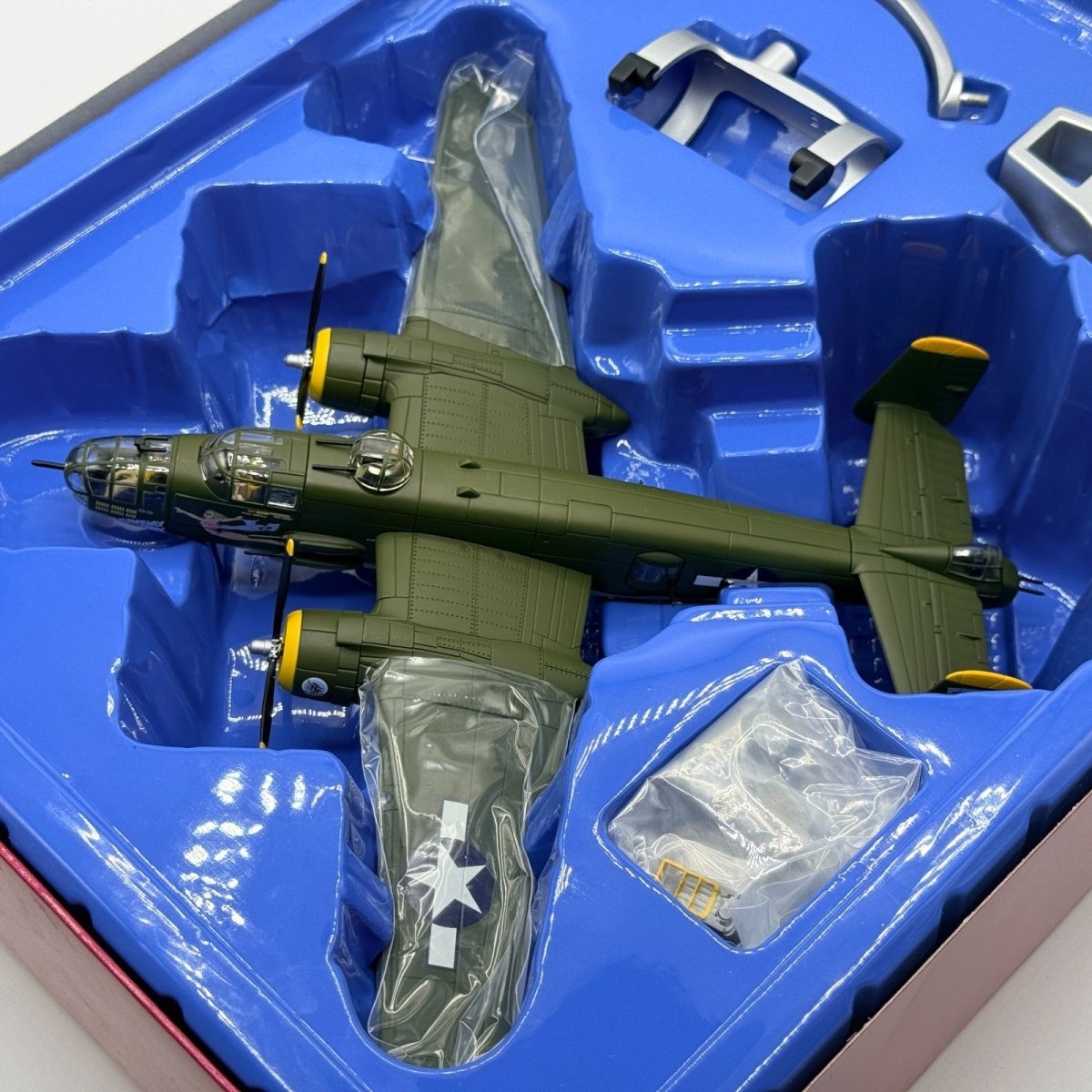 Corgi Aviation Archive 1:72 AA35301 B - 25J Mitchell "Heavenly Body" 42nd BG 1944 - Corgi