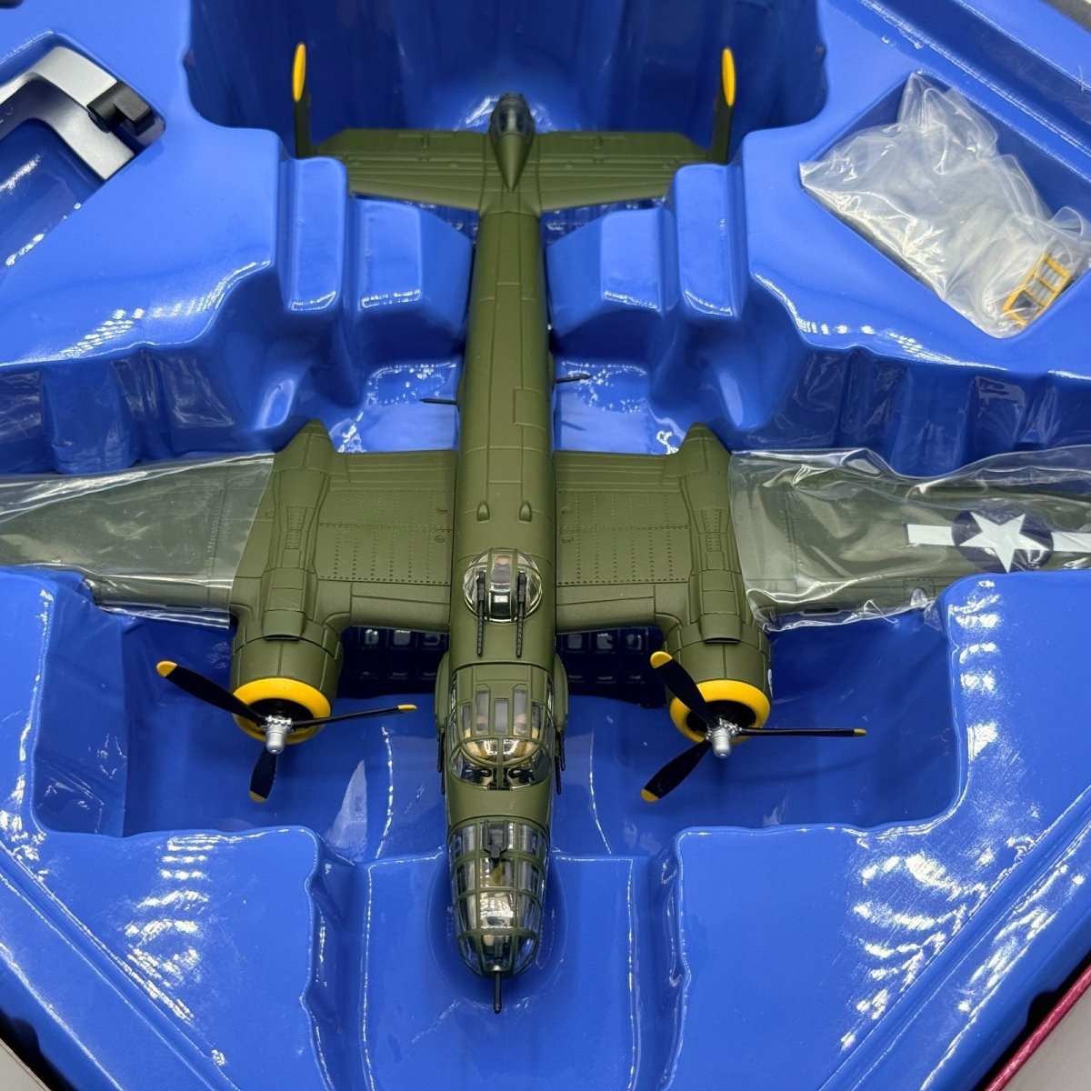 Corgi Aviation Archive 1:72 AA35301 B - 25J Mitchell "Heavenly Body" 42nd BG 1944 - Corgi