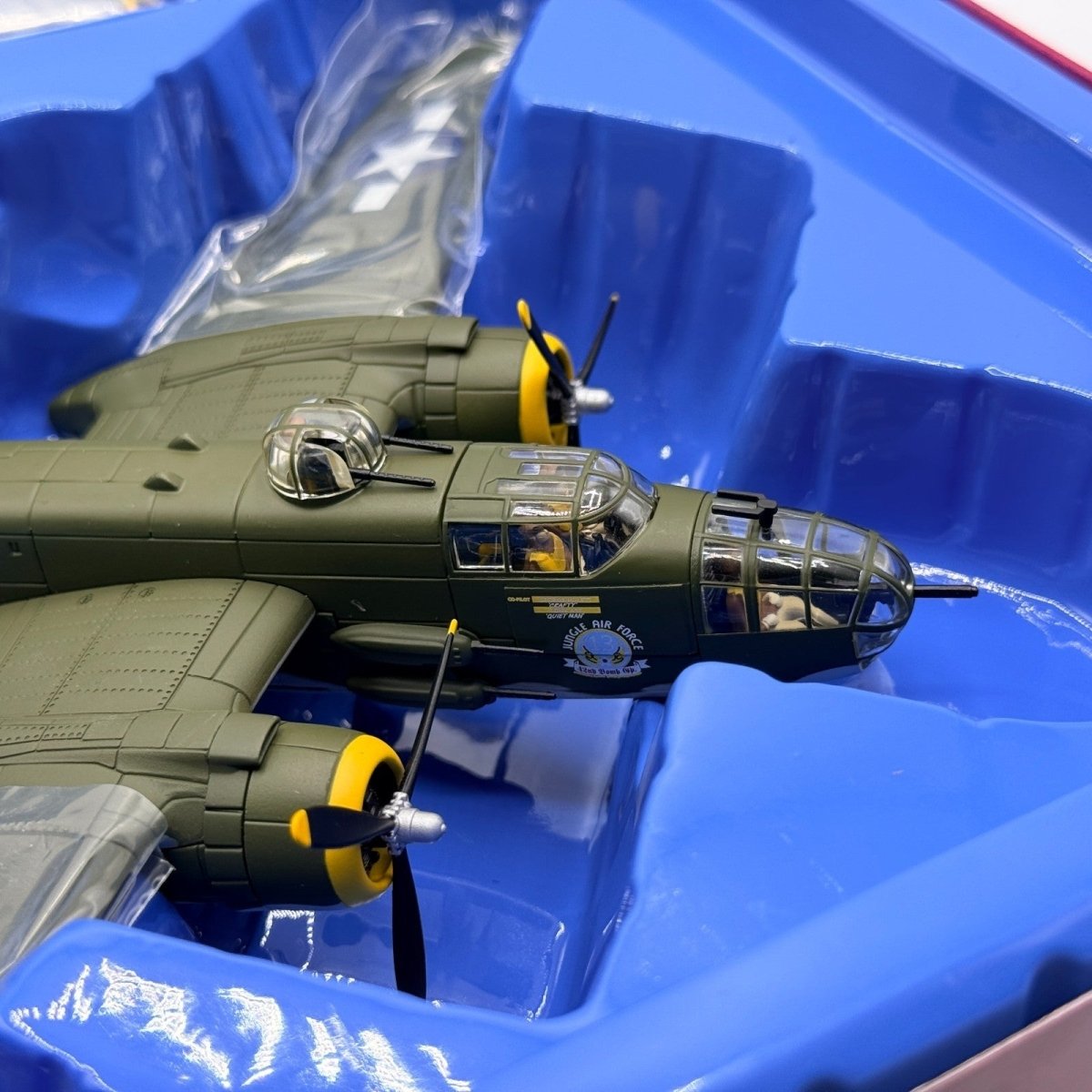 Corgi Aviation Archive 1:72 AA35301 B - 25J Mitchell "Heavenly Body" 42nd BG 1944 - Corgi