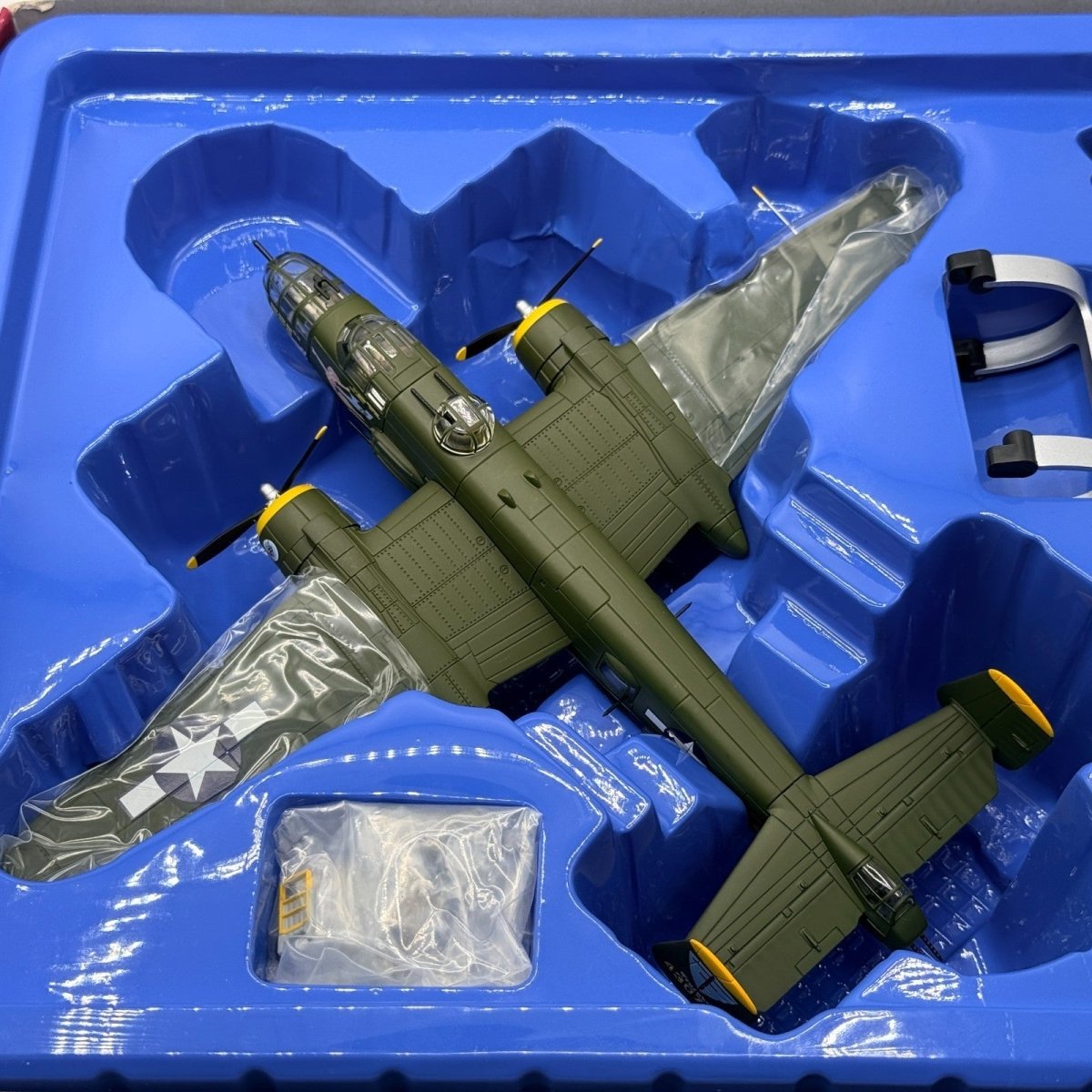 Corgi Aviation Archive 1:72 AA35301 B - 25J Mitchell "Heavenly Body" 42nd BG 1944 - Corgi