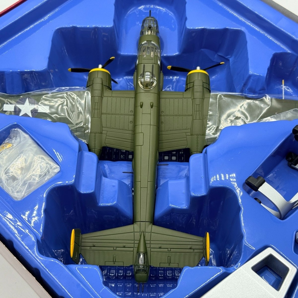 Corgi Aviation Archive 1:72 AA35301 B - 25J Mitchell "Heavenly Body" 42nd BG 1944 - Corgi