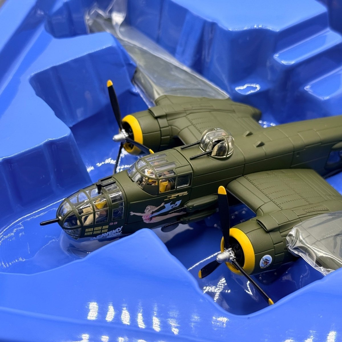 Corgi Aviation Archive 1:72 AA35301 B - 25J Mitchell "Heavenly Body" 42nd BG 1944 - Corgi