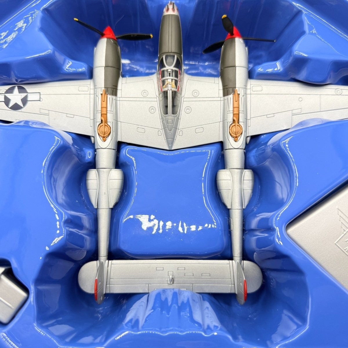 Corgi Aviation Archive 1:72 AA36601 P - 38J Lightning Richard Bong 49th FG 9th FS - Corgi