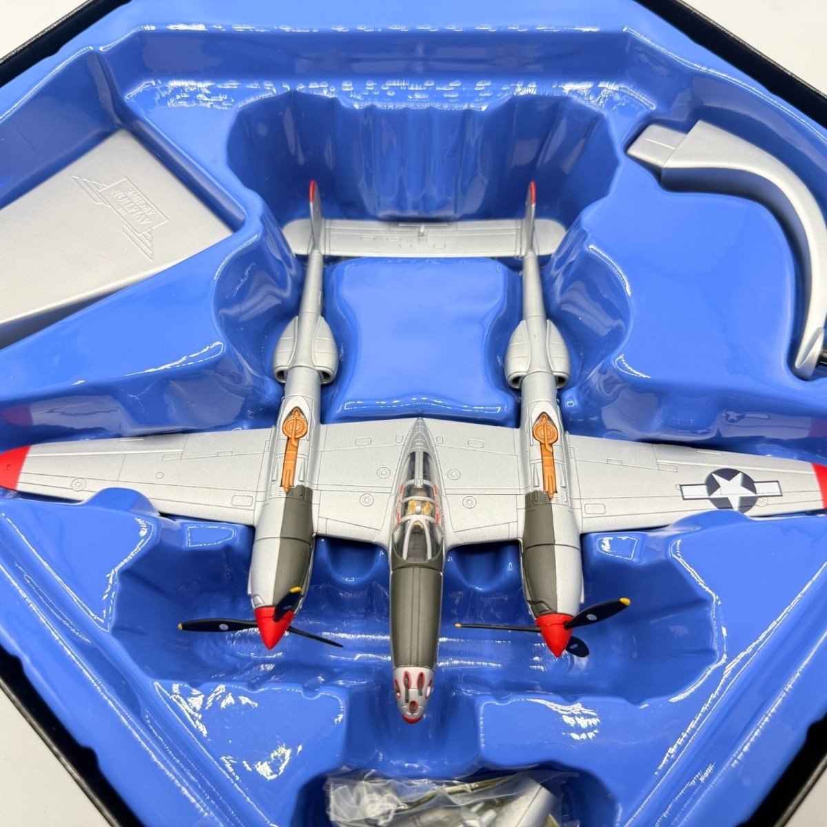 Corgi Aviation Archive 1:72 AA36601 P - 38J Lightning Richard Bong 49th FG 9th FS - Corgi