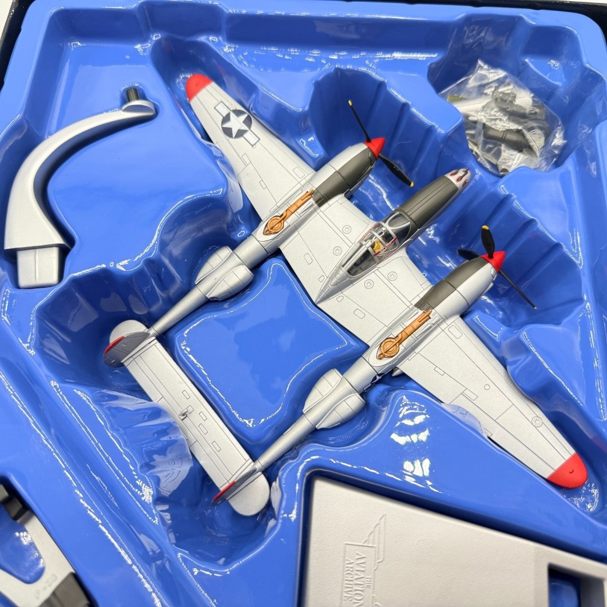 Corgi Aviation Archive 1:72 AA36601 P - 38J Lightning Richard Bong 49th FG 9th FS - Corgi